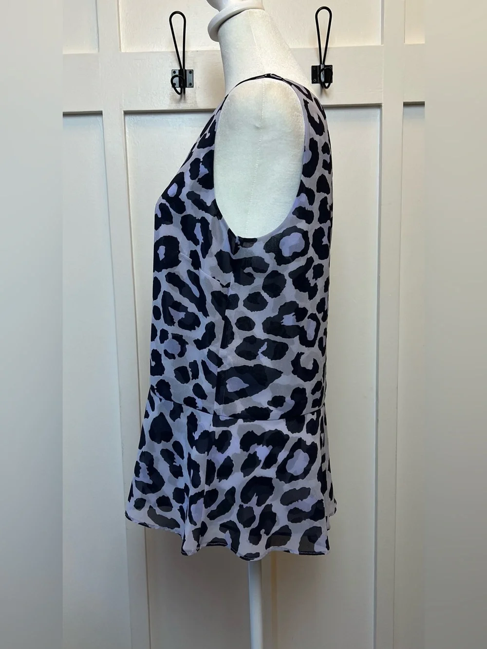 Cabi Siz Small Sheer Sleeveless Blouse Top Blue Cheetah Peplum Rockabilly Preppy